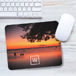 Sunrise Monogram CREËER UW EIGEN Foto Muismat<br><div class="desc">Voeg uw favoriete foto toe of gebruik de foto met uw initiaal. Het maakt ook een perfect cadeau. Stuur me een e-mail naar JMR._Designs@yahoo.com als je hulp nodig hebt of speciale verzoeken hebt.</div>