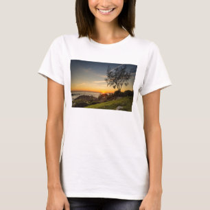 Sunrise on the Beach Armação , Brazilië T-shirt