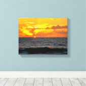 Sunrise over the ocean Stretched Canvas Print (Insitu (Houten vloer))