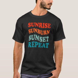 Sunrise Sunburn Sunset Herhaal Zand Surf Summer Va T-shirt