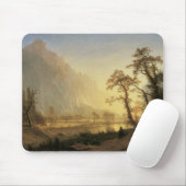Sunrise, Yosemite Valley door Albert Bierstadt Muismat (Met muis)