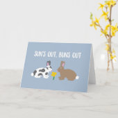Sun's Out, Bun's Out Funny Rabbits Spring Easter Kaart (Gele Bloem)