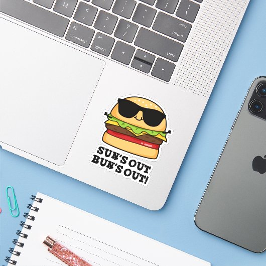 Sun's Out Bun's Out Funny Summer Burger Pun Sticker (Laptop met iPhone)