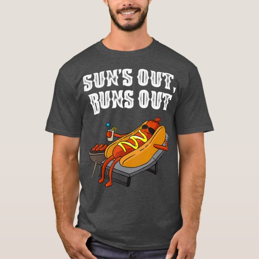 Suns Out Hot Dog Buns Out Funny Sause BBQ Food T-shirt (Voorkant)