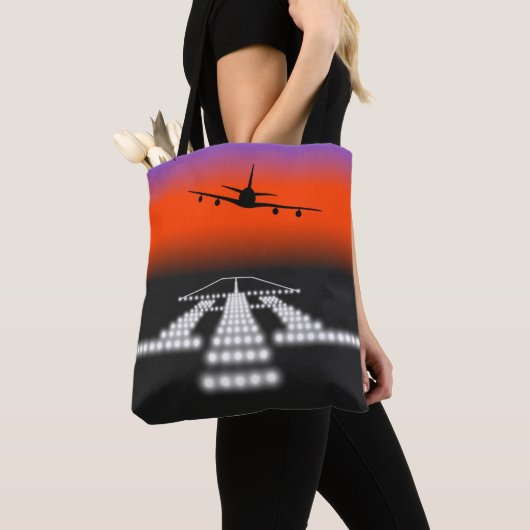 Sunset Airplane Approach Runway Lights Aviation Tote Bag (Dichtbij)