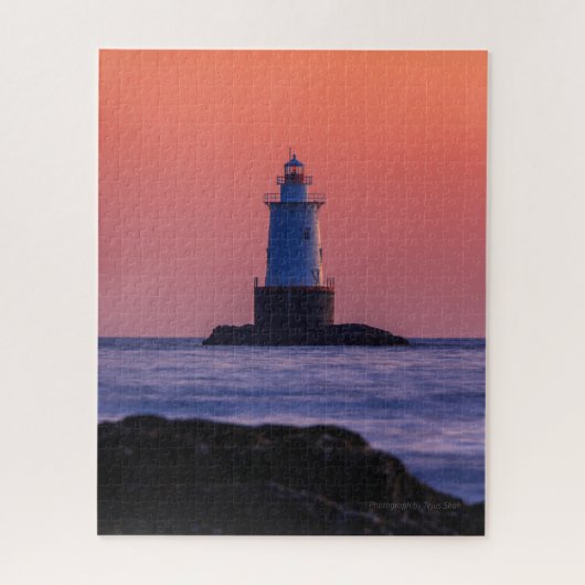Sunset at Sakonnet Lighthouse in Rhode Island. Ver Legpuzzel (Verticaal)