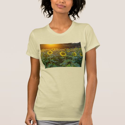 Sunset at Sunflower Field T-Shirt (Voorkant)