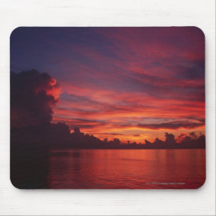 Sunset at zee with dark clouds muismat