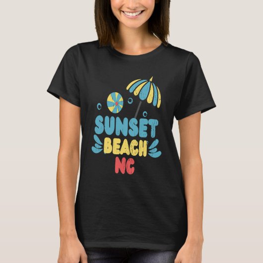 Sunset Beach NC Summertime Vacationing Beachball T-shirt (Voorkant)
