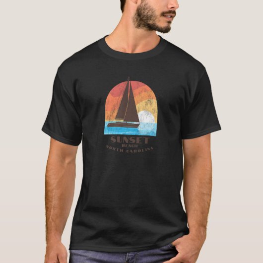 Sunset Beach NC Vacationing Sailboating Sunrise T-shirt (Voorkant)