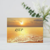 Sunset Beach Weddenschap RSVP Card (Staand voorkant)