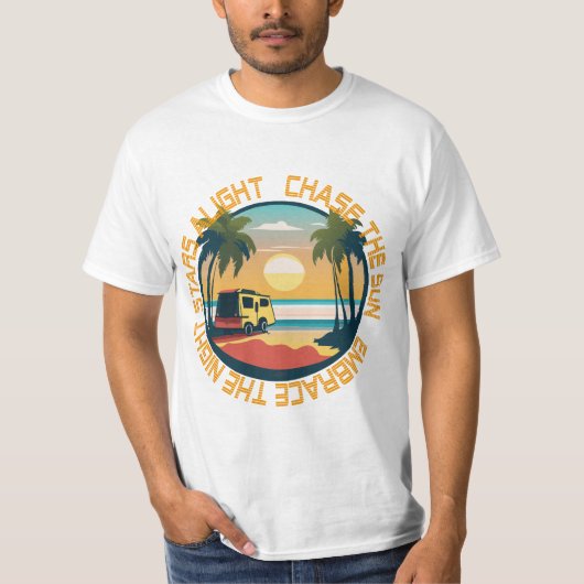 Sunset Chase Camper Van Beach T-shirt (Voorkant)