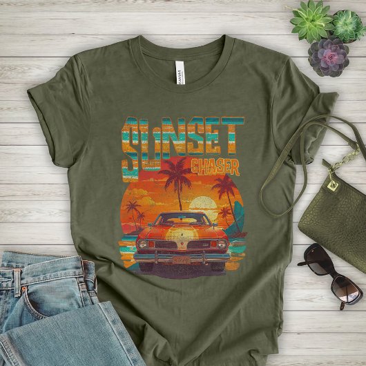 Sunset Chase - Vintage auto, Beach Day T-shirt