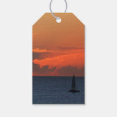 Sunset Clouds and Sailboat Seascape Cadeaulabel (Voorkant)