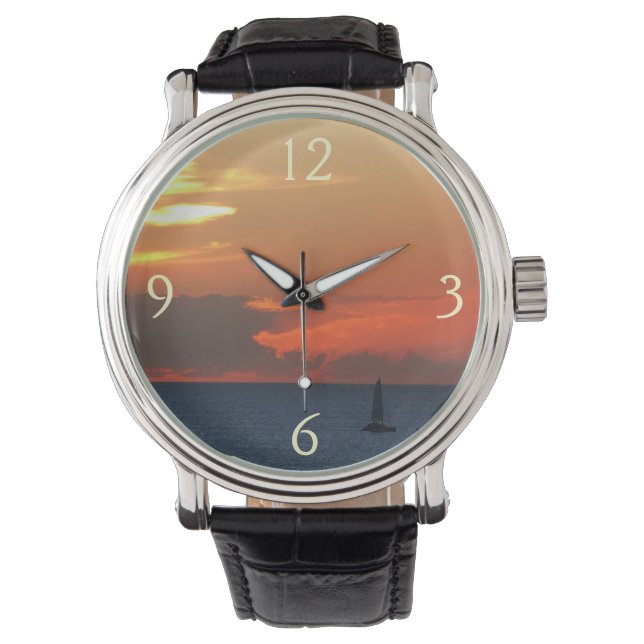 Sunset Clouds and Sailboat Seascape Horloge (Voorkant)