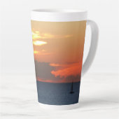 Sunset Clouds and Sailboat Seascape Latte Mok (Rechterhoek)
