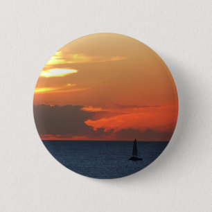 Sunset Clouds and Sailboat Seascape Ronde Button 5,7 Cm