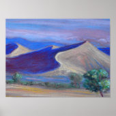 Sunset Dunes, Distant Mountains en Trees Poster (Voorkant)