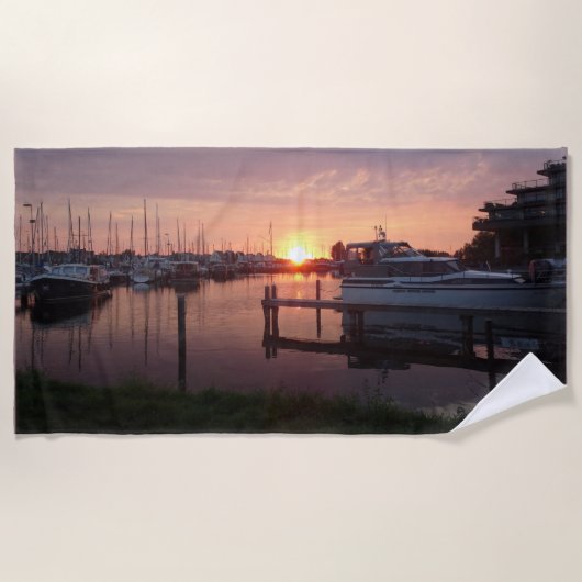 Sunset Harbour met Boats Beach Towel Strandlaken (Voorkant)