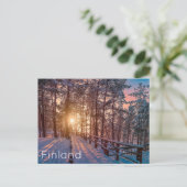 Sunset in snowy-dennenbos met zonnestraal briefkaart (Staand voorkant)