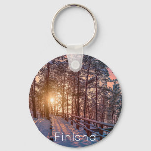 Sunset in snowy-dennenbos met zonnestraal sleutelhanger