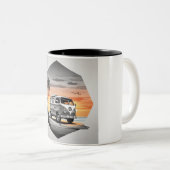 "Sunset Kombi Beach Mug - Coastal Adventure Cup" Tweekleurige Koffiemok (Voorkant rechts)