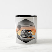 "Sunset Kombi Beach Mug - Coastal Adventure Cup" Tweekleurige Koffiemok (Center)