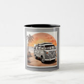 "Sunset Kombi Beach Mug - Coastal Adventure Cup" Tweekleurige Koffiemok (Center)