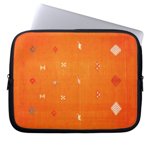 Sunset Oasis: Oranje erfgoed Boho Marokkaans Laptop Sleeve (Voorkant)