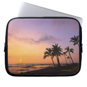 Sunset on Kahaluu Bay in Kona, Hawaii 2 Laptop Sleeve