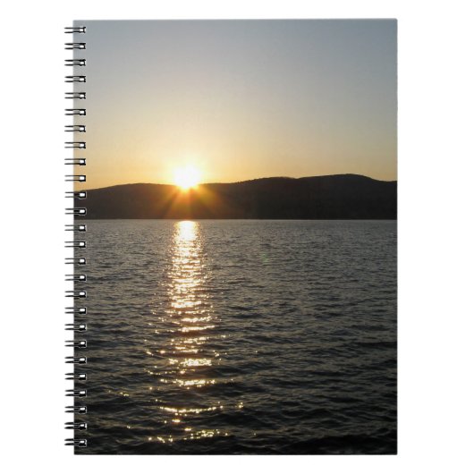 Sunset on Onota Lake: Horizontaal Notitieboek (Voorkant)