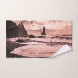 Sunset on the Reynisfjara black zandstrand, IJslan Bad Handdoek