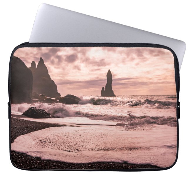 Sunset on the Reynisfjara black zandstrand, IJslan Laptop Sleeve (Voorkant)
