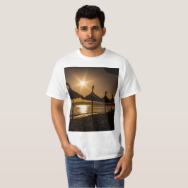 Sunset on the strand, Mallorca, Spanje T-shirt