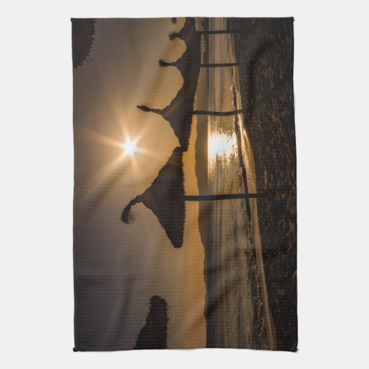 Sunset on the strand, Mallorca, Spanje Theedoek (Verticaal)