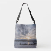 Sunset over frozen lake crossbody tas (Achterkant)