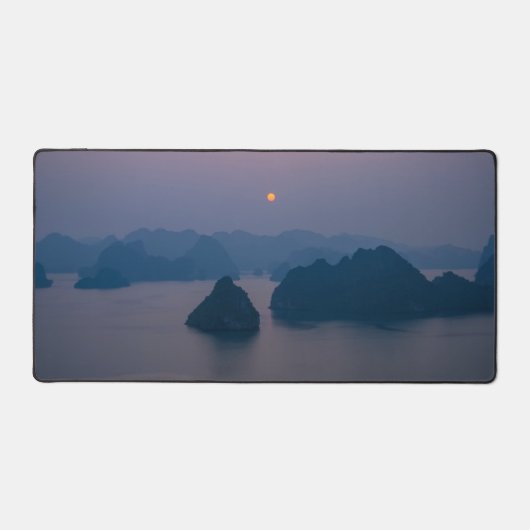 Sunset over Halong Bay - Vietnam, Azië Bureaumat (Voorkant)
