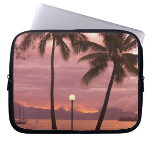 Sunset over Moorea van Sofitel Maeva Beach Laptop Sleeve