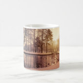 Sunset over park met een klein vorstmeer koffiemok (Center)