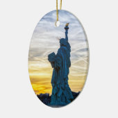 Sunset over Replica van het Vrijheidsbeeld in Pari Keramisch Ornament (Links)