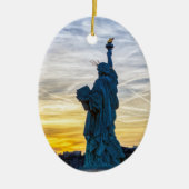 Sunset over Replica van het Vrijheidsbeeld in Pari Keramisch Ornament (Voorkant)