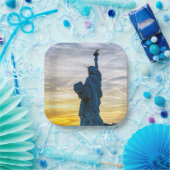 Sunset over Replica van het Vrijheidsbeeld in Pari Papieren Bordje (Feest)