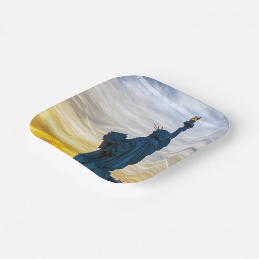 Sunset over Replica van het Vrijheidsbeeld in Pari Papieren Bordje (Gebogen)