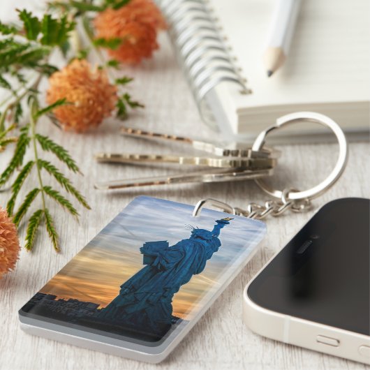 Sunset over Replica van het Vrijheidsbeeld in Pari Sleutelhanger (Voorkant Rechts)