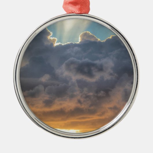 Sunset Rays of Light door Stormy Clouds Metalen Ornament (Voorkant)