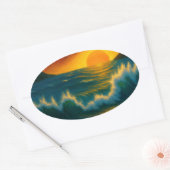 Sunset Surf – Krachtige Oceaangolf Kunststicker Ovale Sticker (Envelop)