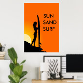 Sunset Surfer Girl met surfboard, Sun, Zand Surf Poster (Thuiskantoor)