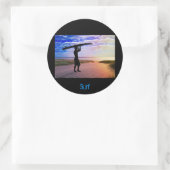 Sunset Surfer Zand & Wolken Ronde Sticker (Tas)