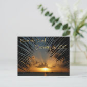 Sunset Through Palm Fronds Save the Date Briefkaar Aankondigingskaart (Staand voorkant)