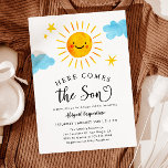 Sunshine Baby shower Hier komt de Son Invitation Kaart<br><div class="desc">Cute baby shower call card met waterverf illustratie van een glimlende zonshine met sterren en wolken. In de tekst staat: "Hier komt de zoon"</div>